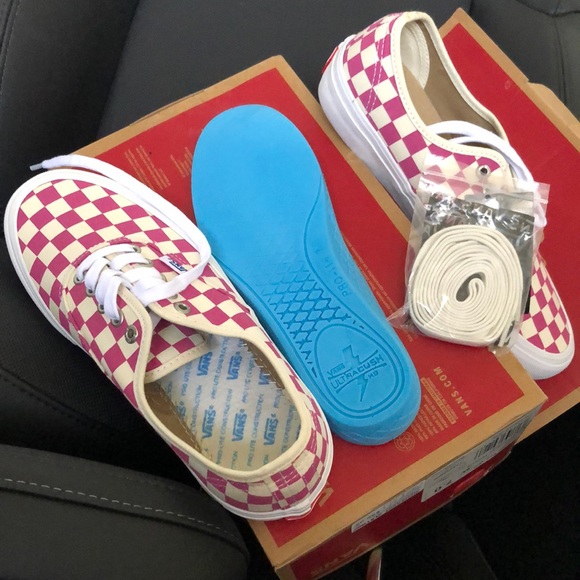 Vans Authentic Pro Fuschia Checkerboard Pink White UltraCush Men's Size 9.5 - Picture 2 of 2